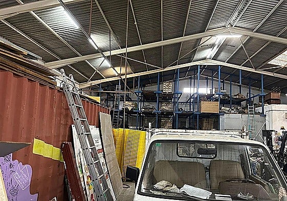 Interior del almacén municipal de Santa Brígida.