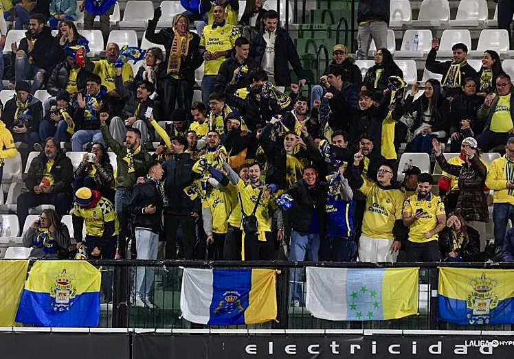 Un buen número de aficionados amarillos hicieron acto de presencia en Castalia.