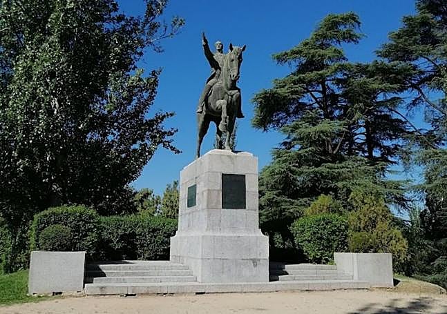 Estatua en Madrid del genocida y traidor Simón Bolívar