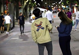 Imagen de archivo de dos jóvenes.