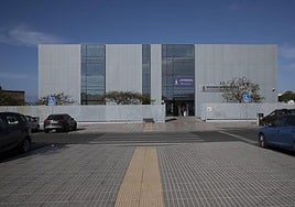 Fachada de las Oficinas Municipales de San Bartolomé de Tirajana en Maspalomas.