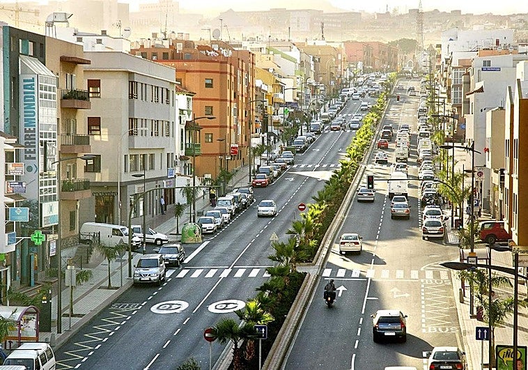 Dos heridos graves al sufrir un atropello por un turismo en una avenida de La Laguna