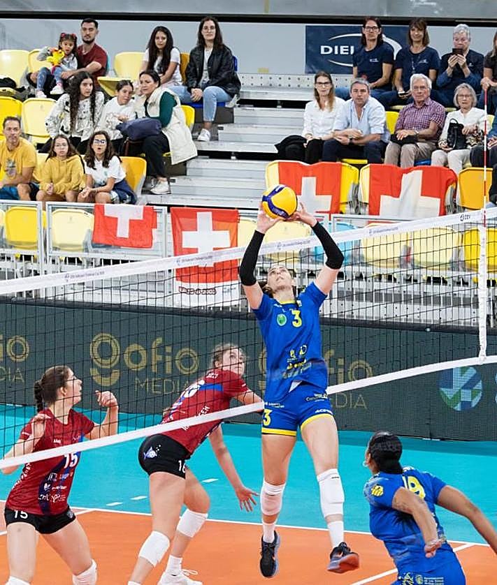 Imagen secundaria 2 - El Emalsa Gran Canaria sella su pase a los octavos de la Challenge Cup (3-0)