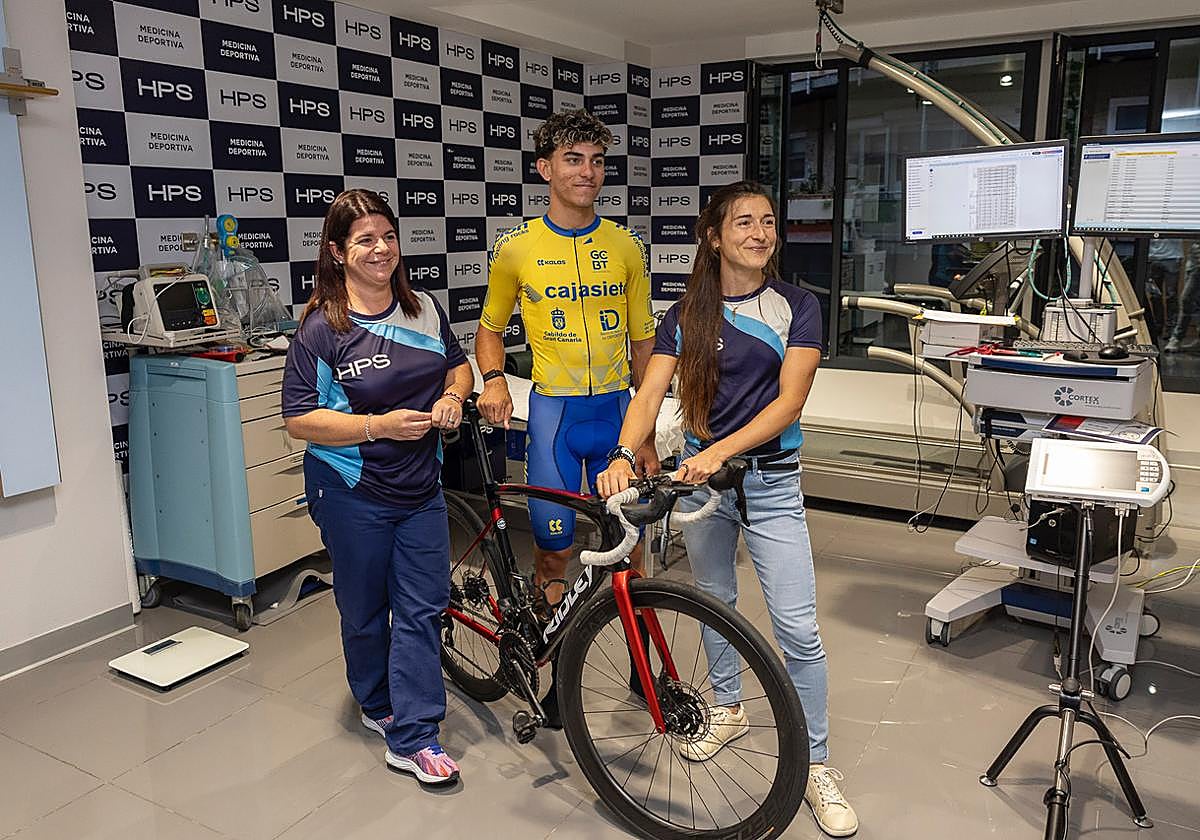 Las y los docores del Hospital Perpetuo Socorro se han puesto al servicio del Gran Canaria Bike Team para impulsar el rendimiento de los ciclistas.