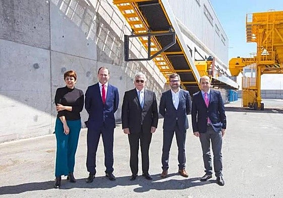 Enrique Delgado en el centro de la imagen.