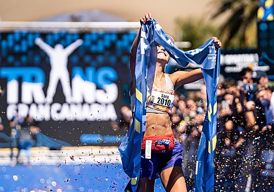 Sata Alonso, llegando a meta como vencedora.