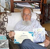 Borito Sánchez, en su domicilio y con las distinciones recientemente recibidas.