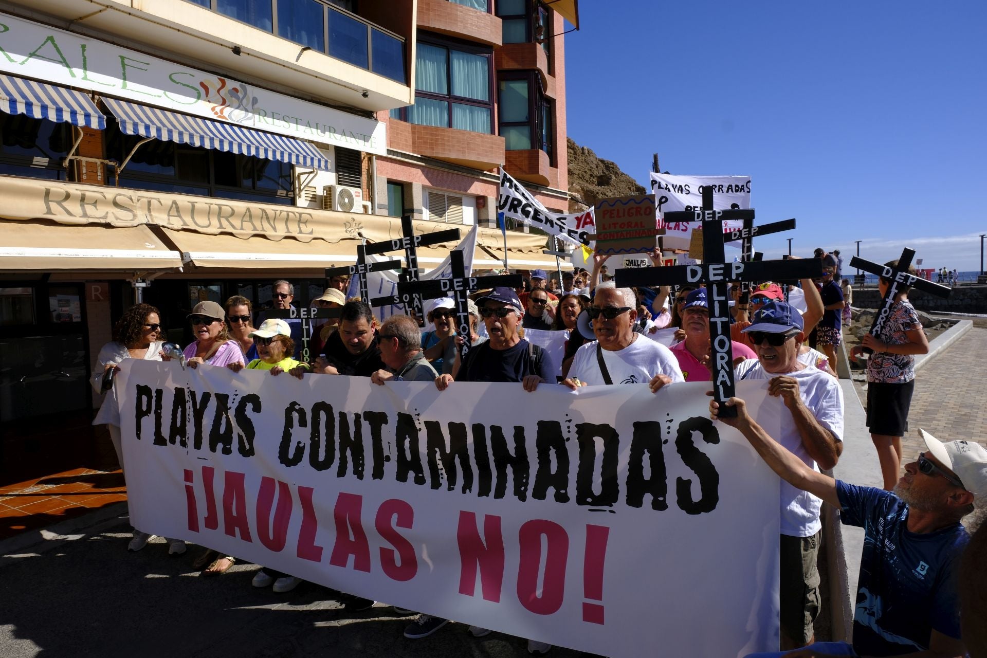 El colectivo vecinal continuará con movilizaciones en la costa teldense y exige transparencia en este episodio de contaminación marina.