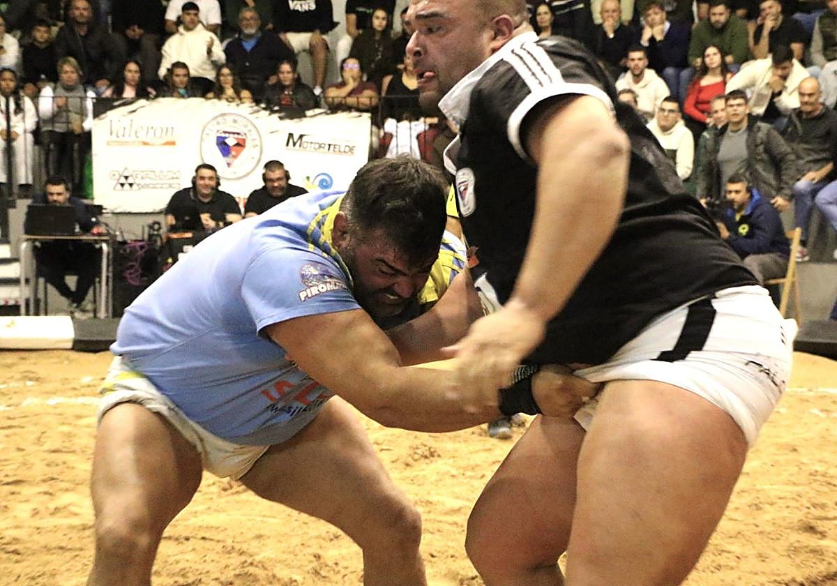 Álvaro Déniz y Kevion Acosta fueron eliminados por amonestaciones.