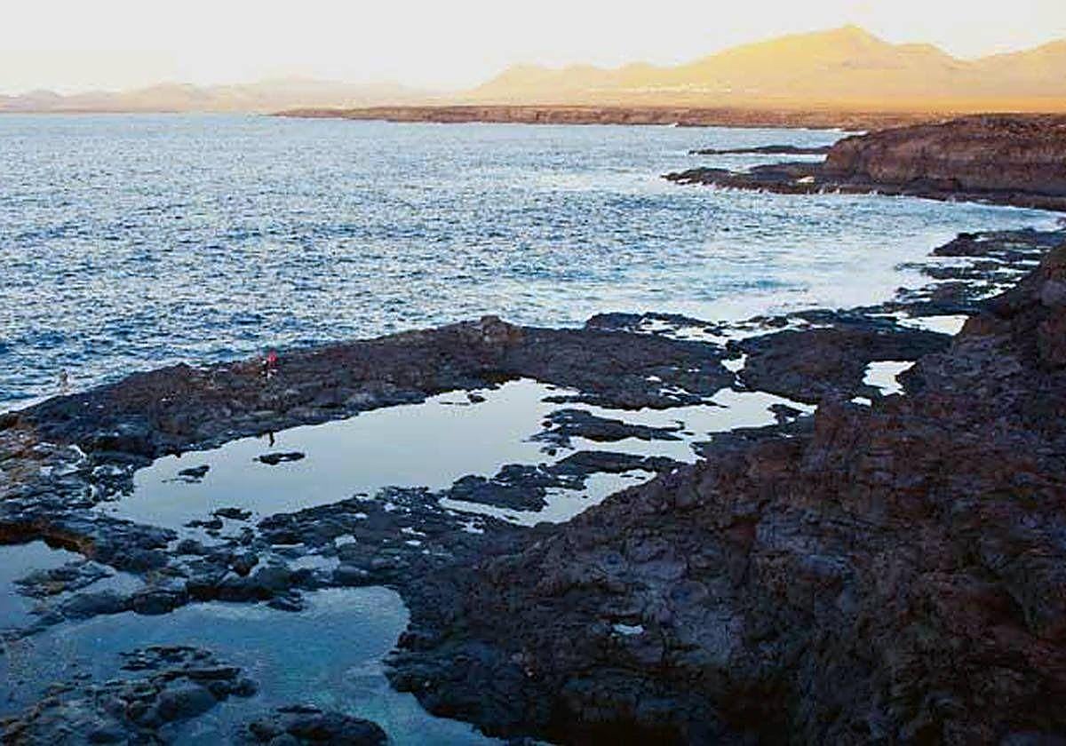 Imagen de la plaza de Los Charcones, en Lanzarote.