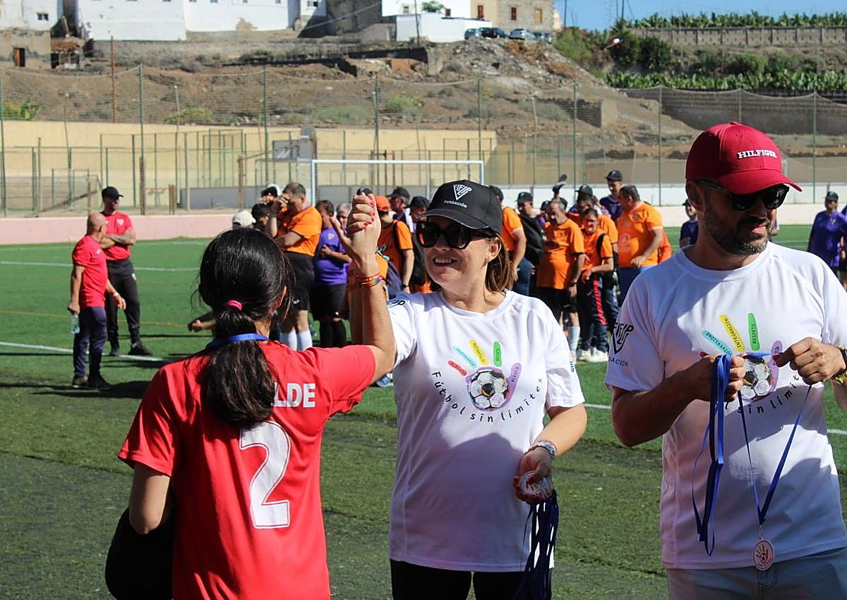 Imagen secundaria 1 - Éxito del Encuentro Fútbol Sin Límites