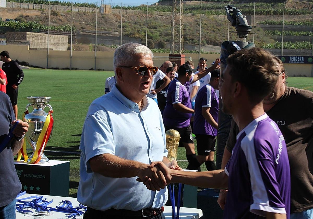 Imagen principal - Éxito del Encuentro Fútbol Sin Límites