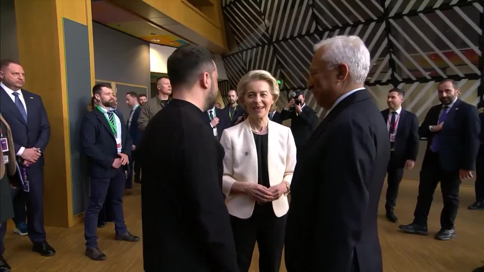 Europa escenifica el apoyo a Zelenski para negociar desde una posición de fuerza