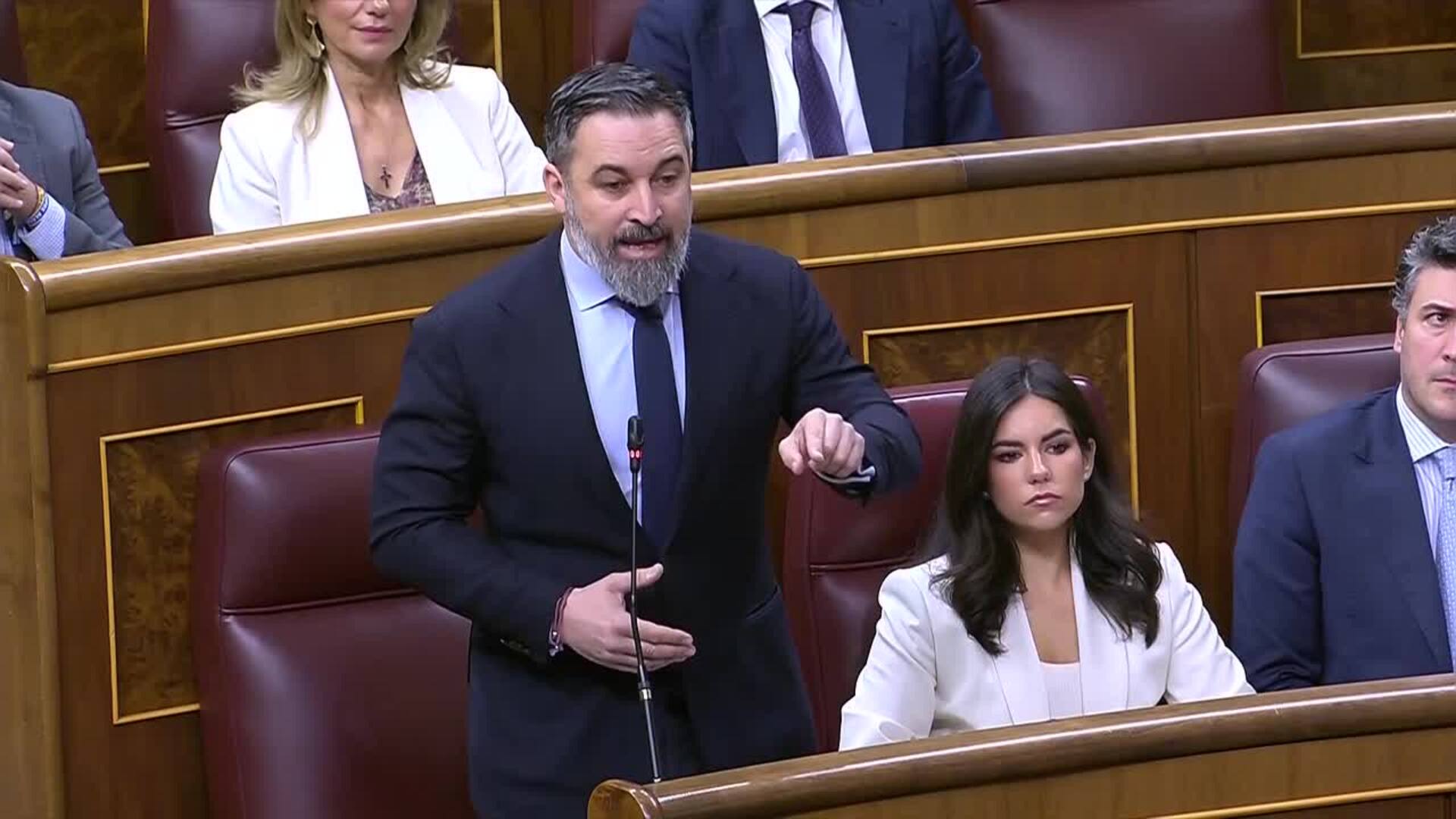 Abascal critica reparto de menores migrantes y Sánchez le tacha de "sucursal" de Orban y Trump