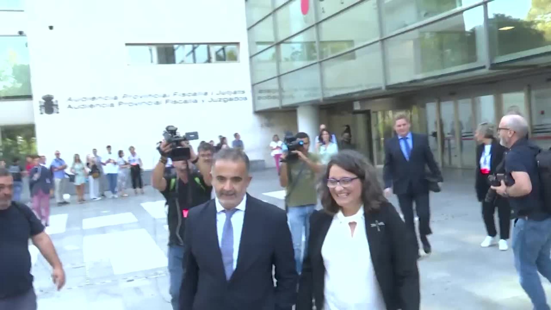 La Audiencia mantiene el procesamiento de Oltra y la archiva para una ex directora territorial