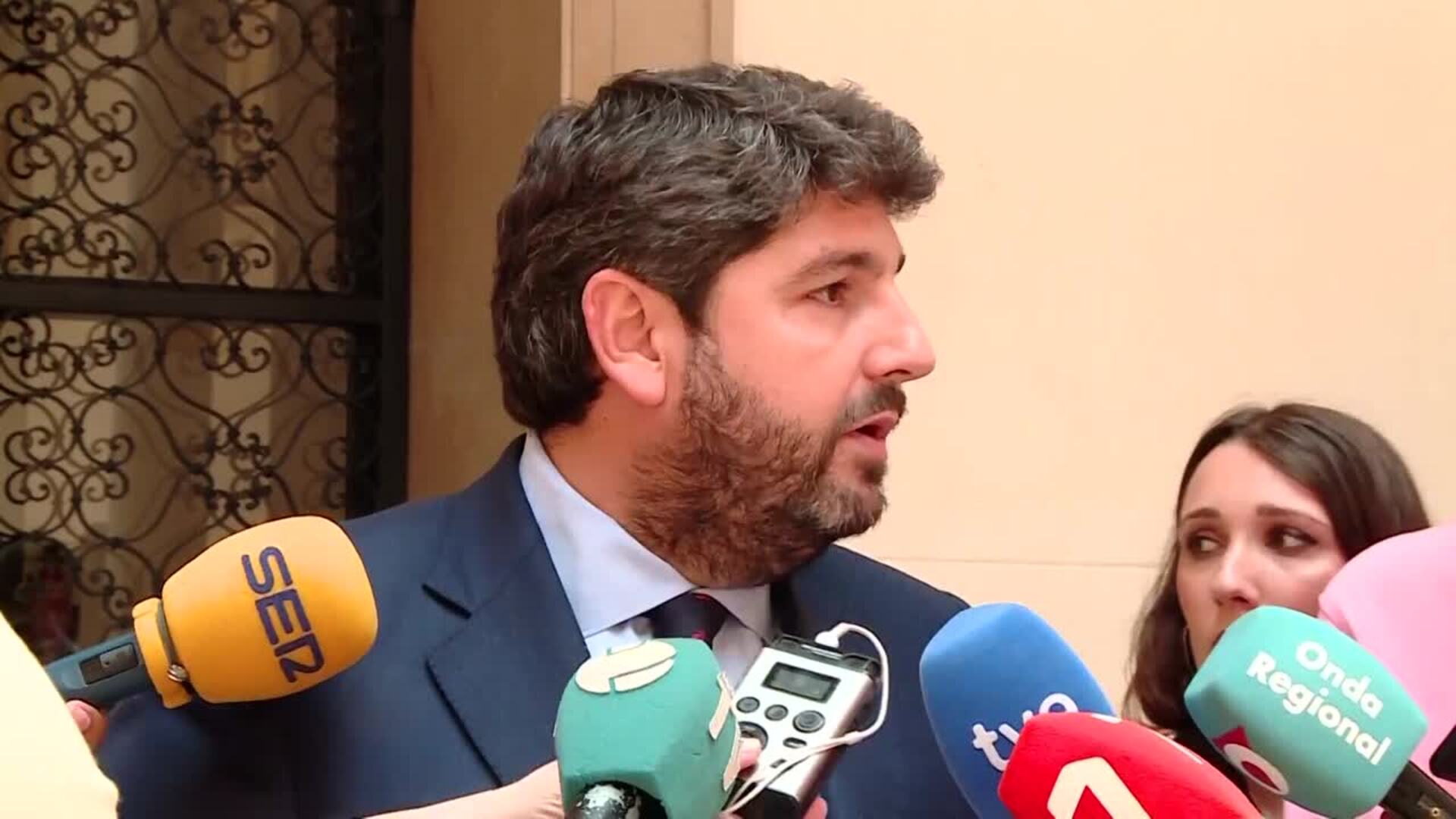 López Miras anuncia un acuerdo con Vox para desbloquear Presupuestos de la Comunidad para 2025