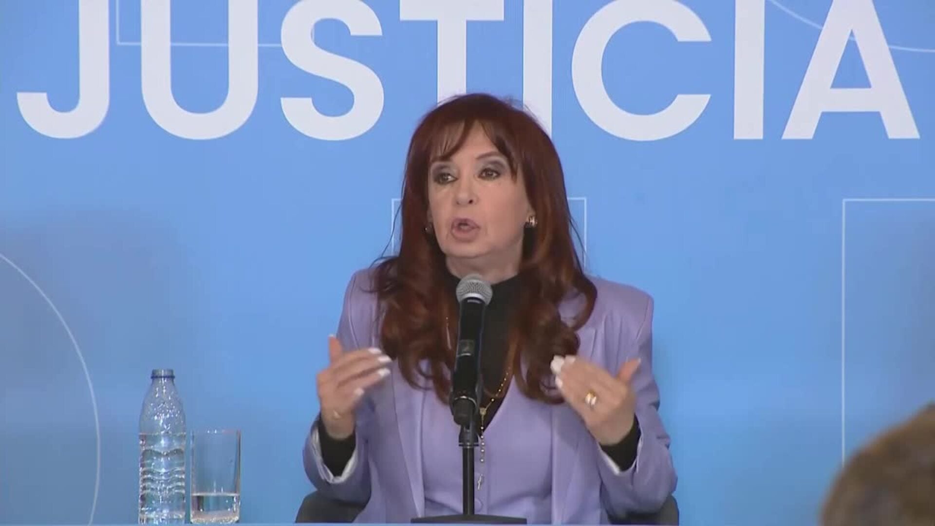 La Justicia argentina concede arresto domiciliario a la expresidenta Cristina Fernández