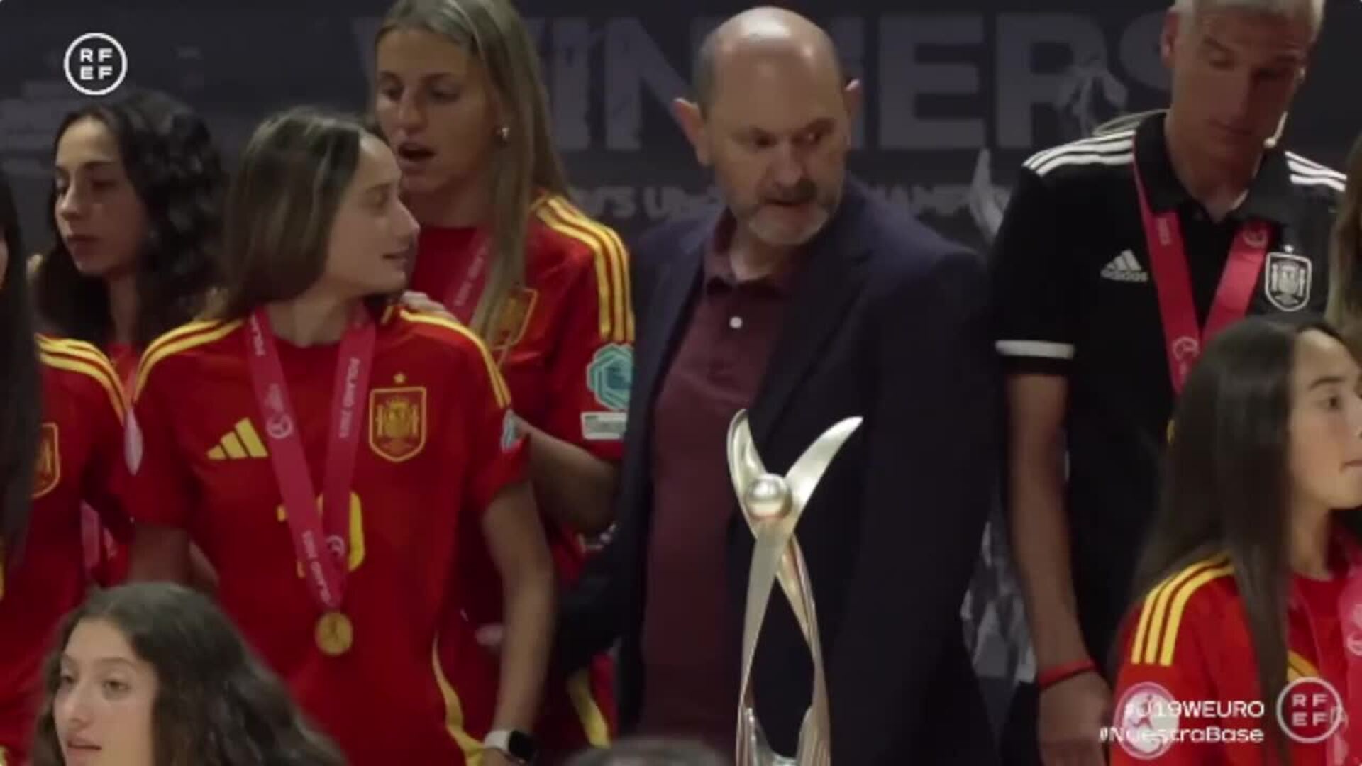 La selección española femenina Sub-19, homenajeada por su victoria en el Europeo