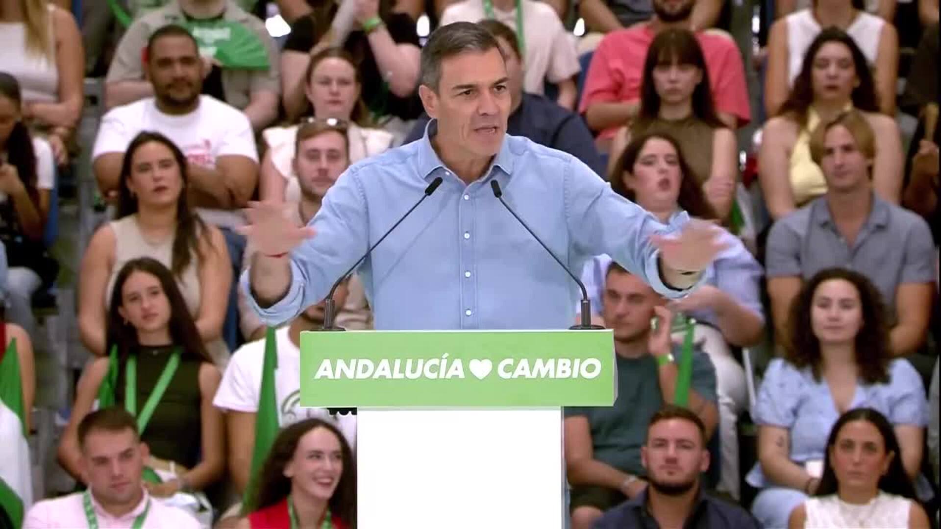 Sánchez "reconoce a los deportistas" de La Vuelta pero "admira" al "pueblo que se moviliza