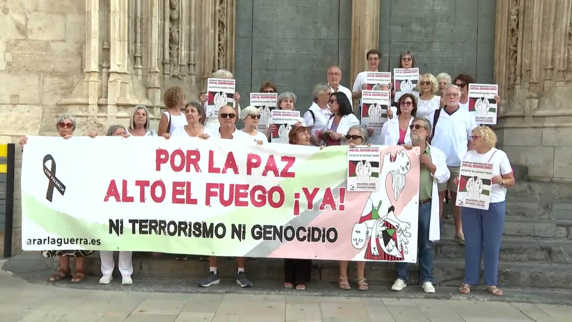 Una concentración en València homenajea a los sanitarios en Gaza