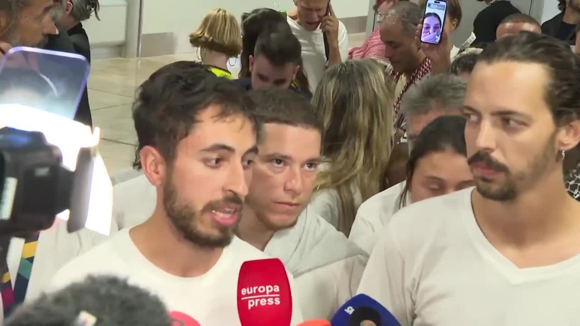 Españoles de la flotilla denuncian malos tratos de Israel: "Una situación de intentar vejarnos"