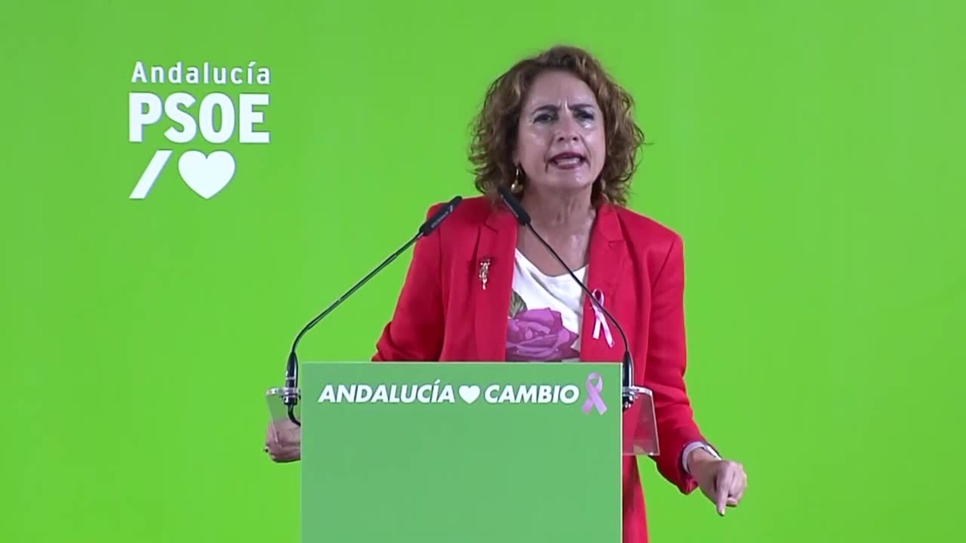 Montero reclama "defender lo público" y exige explicaciones por el cribado de cáncer de mama