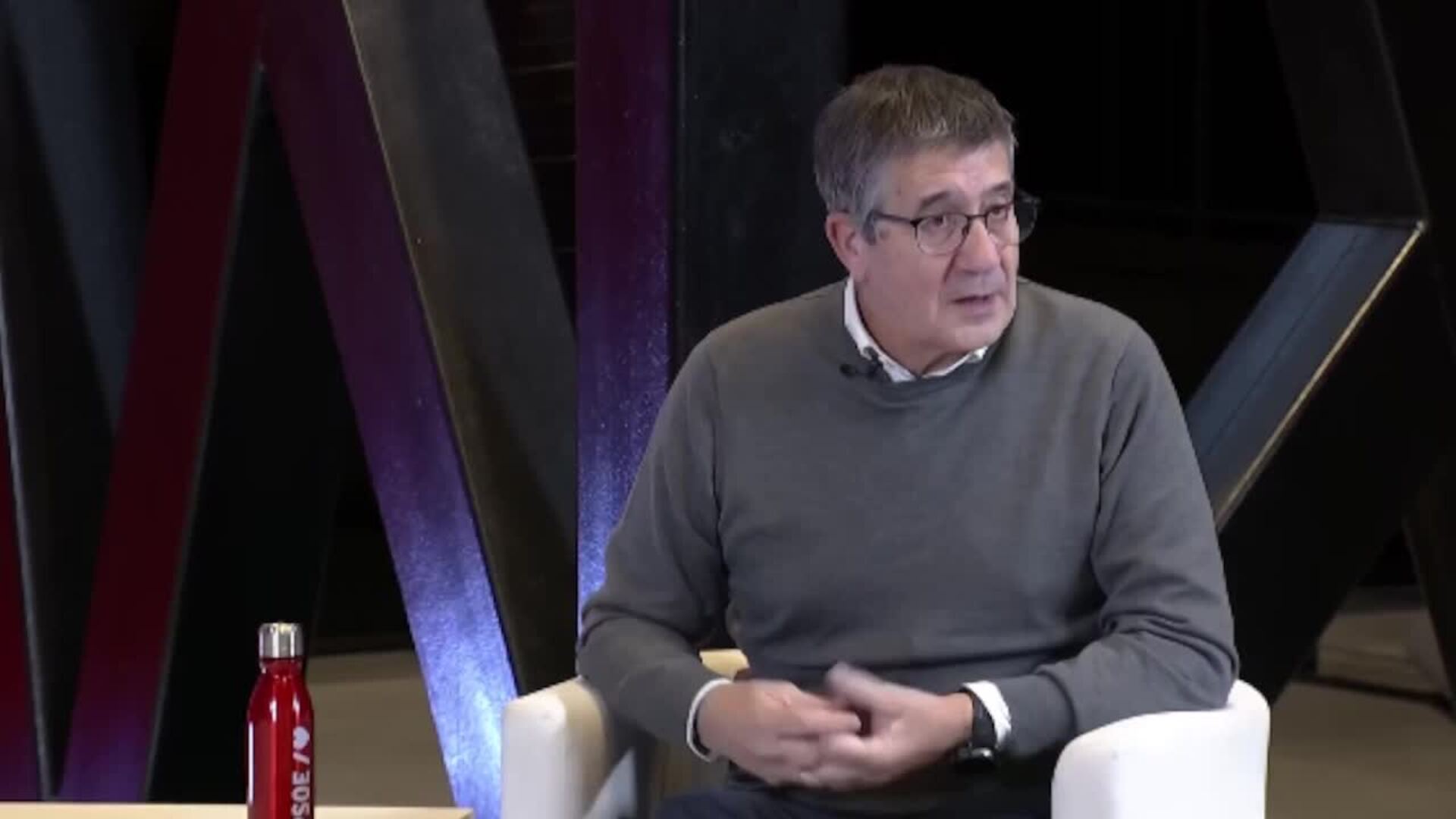 Patxi López lamenta que haya "quien siga paseando el fantasma de ETA"