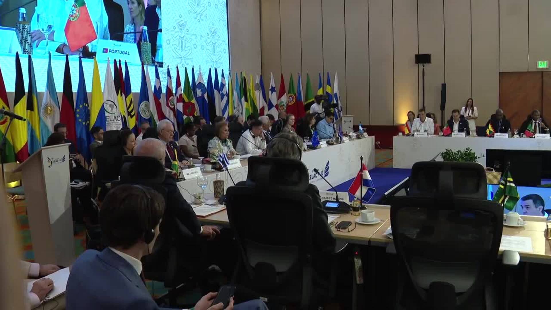 Petro pide que Europa, Latinoamérica y el Caribe se conviertan en un faro democrático