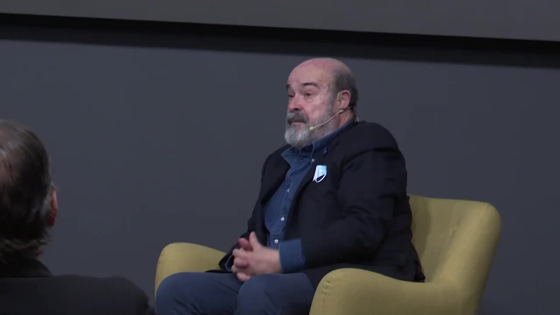 Antonio Resines reaparece tras ser ingresado en la UCI