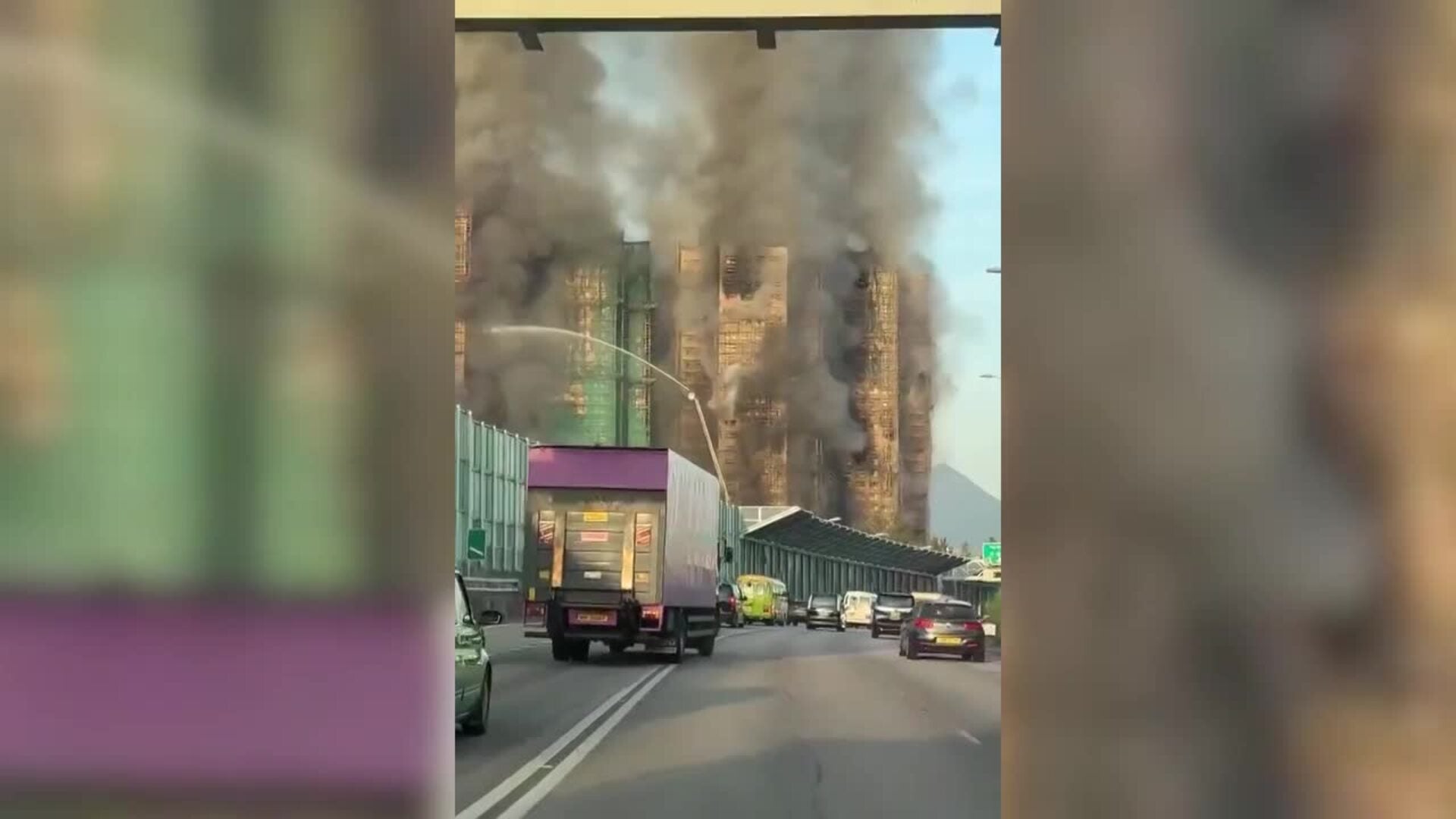 Al menos 13 fallecidos a causa de un incendio que afecta a varios rascacielos en Hong Kong