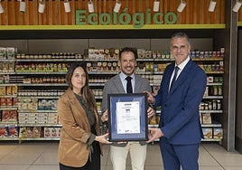 HiperDino revalida su compromiso medioambiental e incorpora el Certificado ISO 14001 de AENOR en varias de sus tiendas