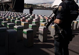 Prisión para seis investigados tras la incautación de casi diez toneladas de cocaína frente a Canarias
