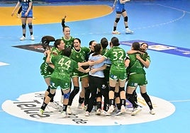 Un imparable Rocasa tumba al líder para sumar la décima seguida y auparse a la segunda plaza (25-24)