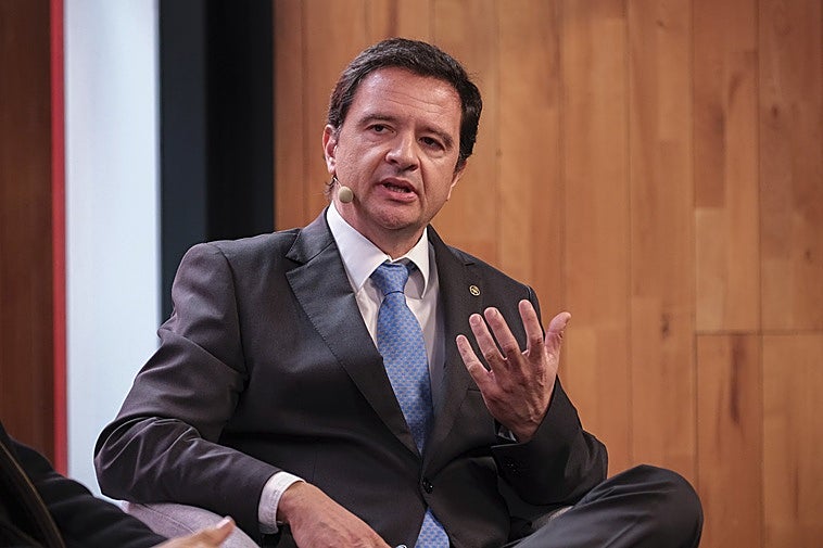 Los ingenieros canarios: «Dar obras ‘a dedo’ se ha convertido en habitual en la administración de Canarias»