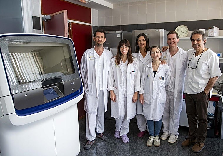El hospital Insular realiza las primeras biopsias líquidas en Canarias: «El cáncer se vigilará con muestras de sangre»