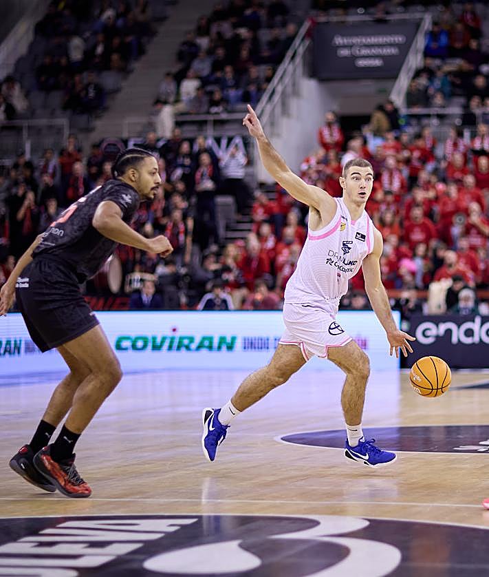 Imagen secundaria 2 - Brussino y Kuath evitan la borrasca en Granada (83-90)