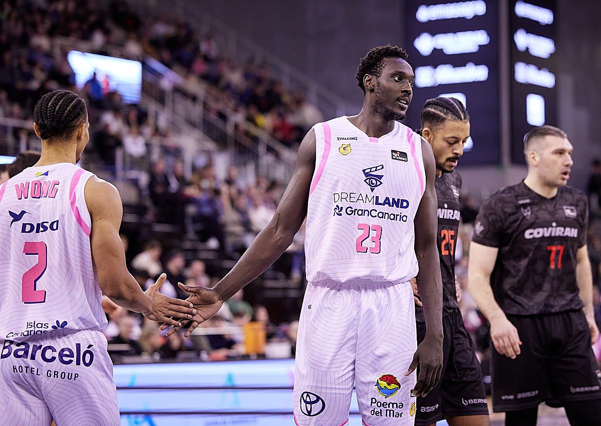 Imagen secundaria 1 - Brussino y Kuath evitan la borrasca en Granada (83-90)