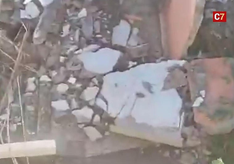 Se desploma un muro en el paseo marítimo de Tazacorte por el fuerte viento