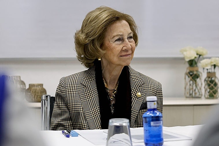 La Reina Sofía retoma su viaje a Canarias tras el fallecimiento de la princesa Irene