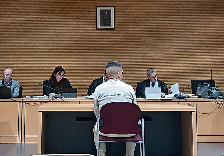 Una joven dice que un hombre abusó de ella mientras dormía: «Estaba durmiendo con un pijama y cuando me desperté estaba sin ropa»