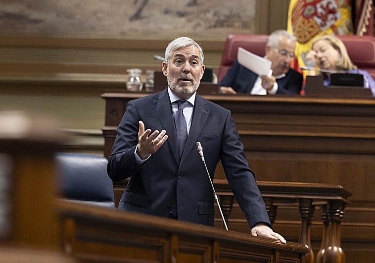 Clavijo lamenta que Aena se gestione como un «cortijo personal» e insta a aplicar el modelo de los puertos