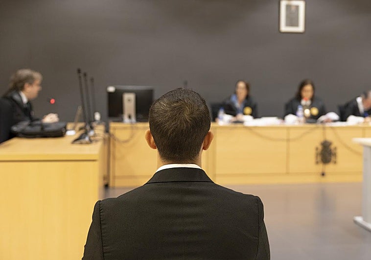 El policía acusado de maltratar a dos inmigrantes en Lanzarote fue denunciado por sus compañeros