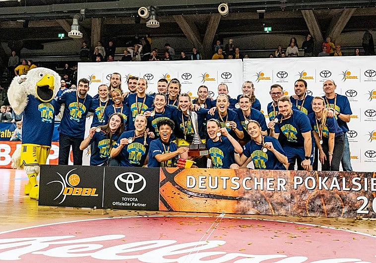 Cristo Cabrera suma y sigue en Alemania: ahora campeón de Copa con el Alba Berlin