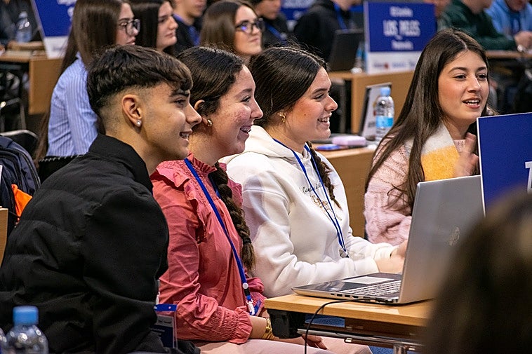 Los jóvenes prefieren ser sus propios jefes emprendiendo a trabajar en una empresa