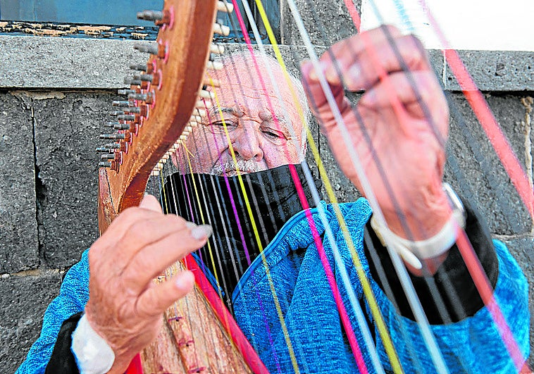 «La calle, nuestra seña de identidad»: historias de arte y música en la capital grancanaria