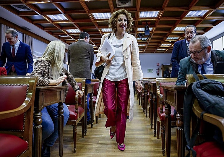 Montero anuncia que en «estos días» habrá reunión con las islas para la agenda canaria