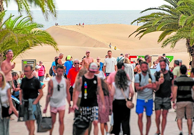 El turismo canario encara el final de la temporada alta colgando el casi lleno en Semana Santa