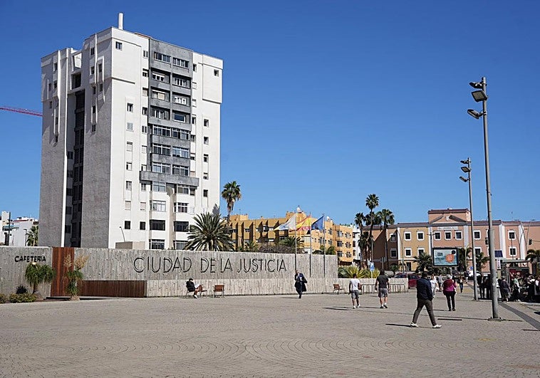 Le acusan de abusar sexualmente y amenazar a un menor: «Cállate y respeta a los mayores o te pueden pasar cosas peores»