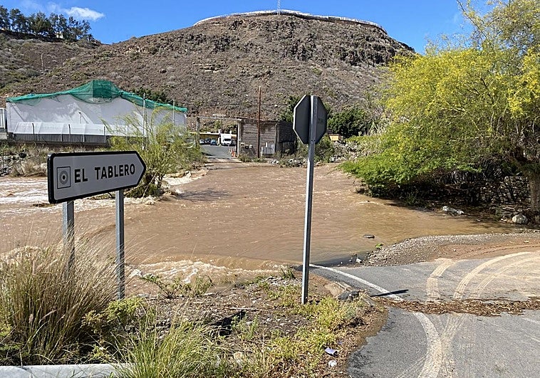 Vecinos y playas del sur de Gran Canaria, en vilo por el reboso de presas
