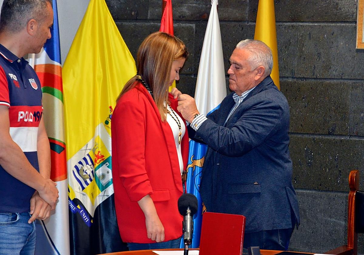 Silvia Álamo toma posesión como concejala en el Ayuntamiento de La ...